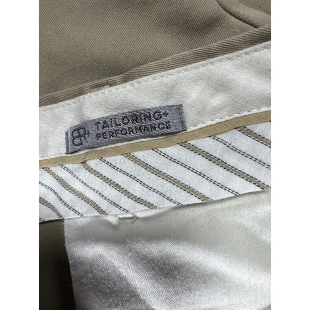 Banana Republic Mens 31x32 Tapered Fit Khaki Chino Pants Tailoring Performance